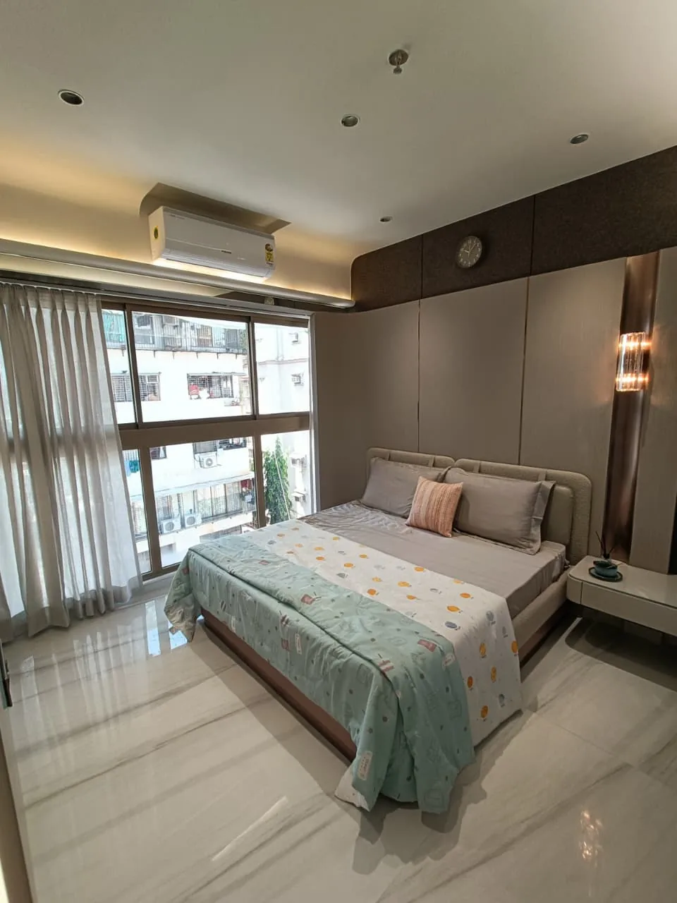 Show flat second bedroom